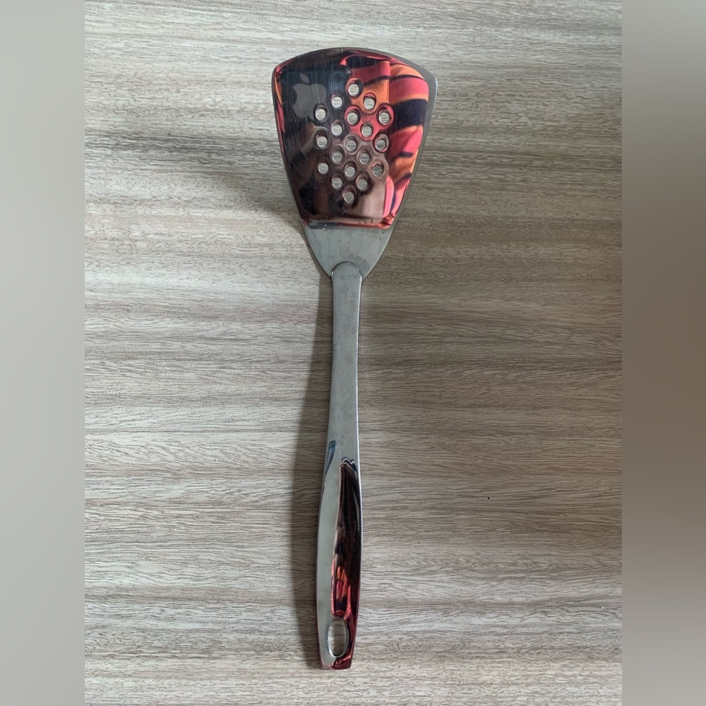 Oneida Stainless Hostess Flat Triangle With Holes Serving Spatula Utensil 13.5”